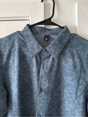 lululemon athletica Men's Blue Heathered Button-Down Shirt